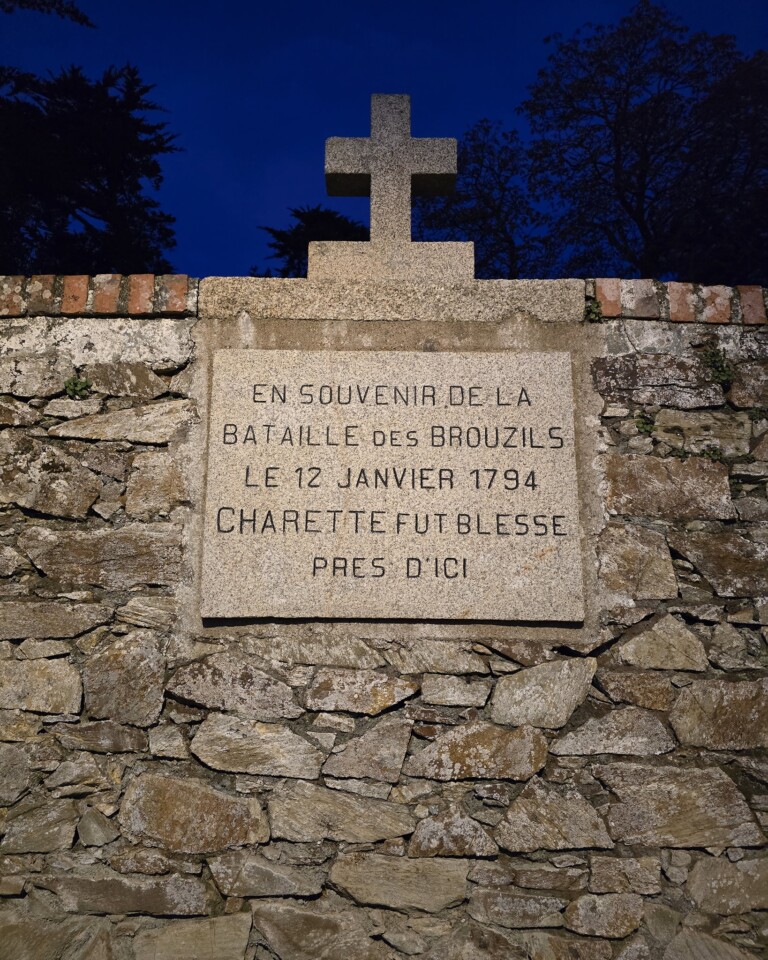 Croix à la mémoire de Charette