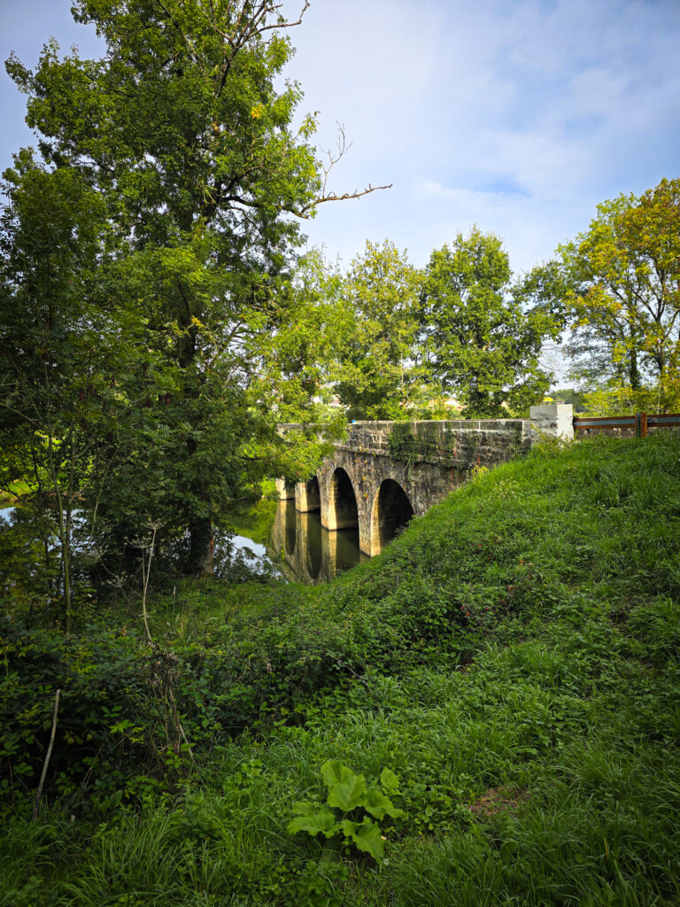 Pont au-dessus de la rivière l'Yon